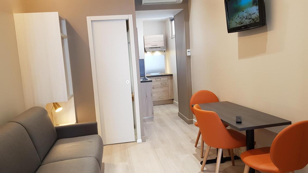 Hotel Montaigne Сарла-ла-Канеда Екстериор снимка