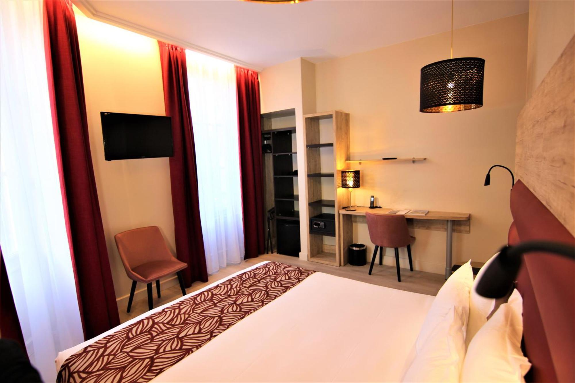 Hotel Montaigne Сарла-ла-Канеда Екстериор снимка